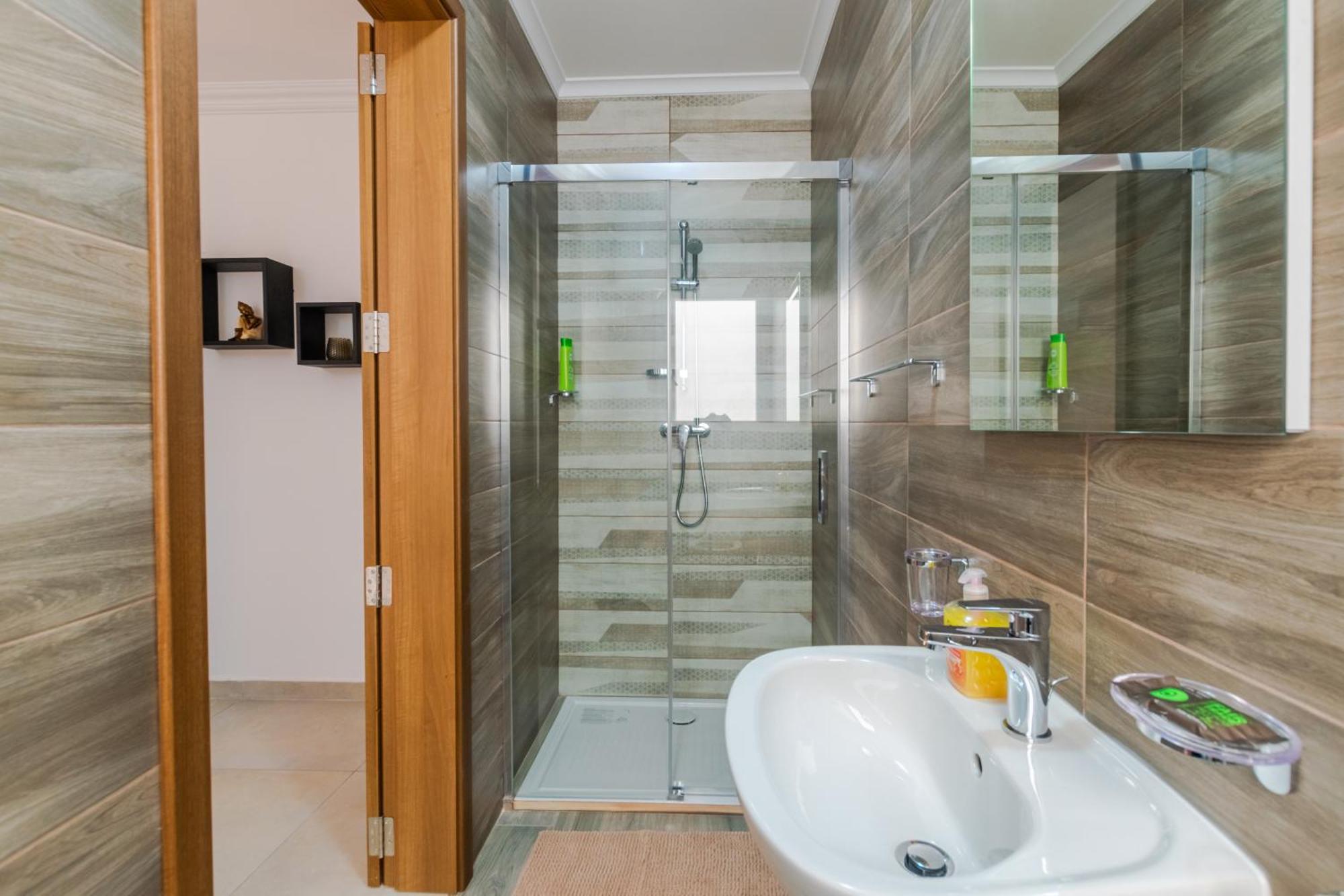 Brand New Apartment 3 Bdr 2 Bth H12 セント・ポールズ・ベイ エクステリア 写真